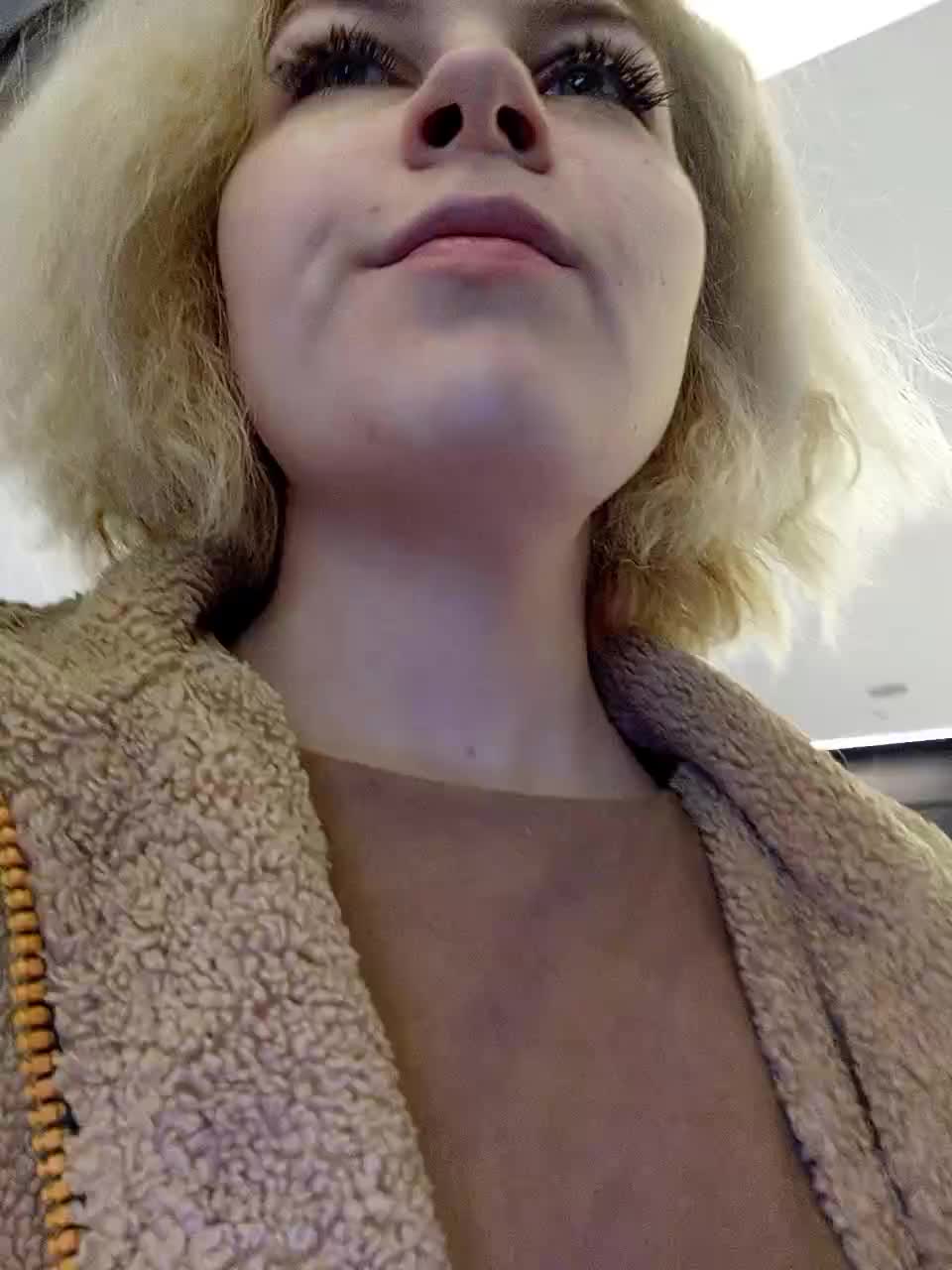 View or download file marie_outdoor on 2024-11-13 from bongacams