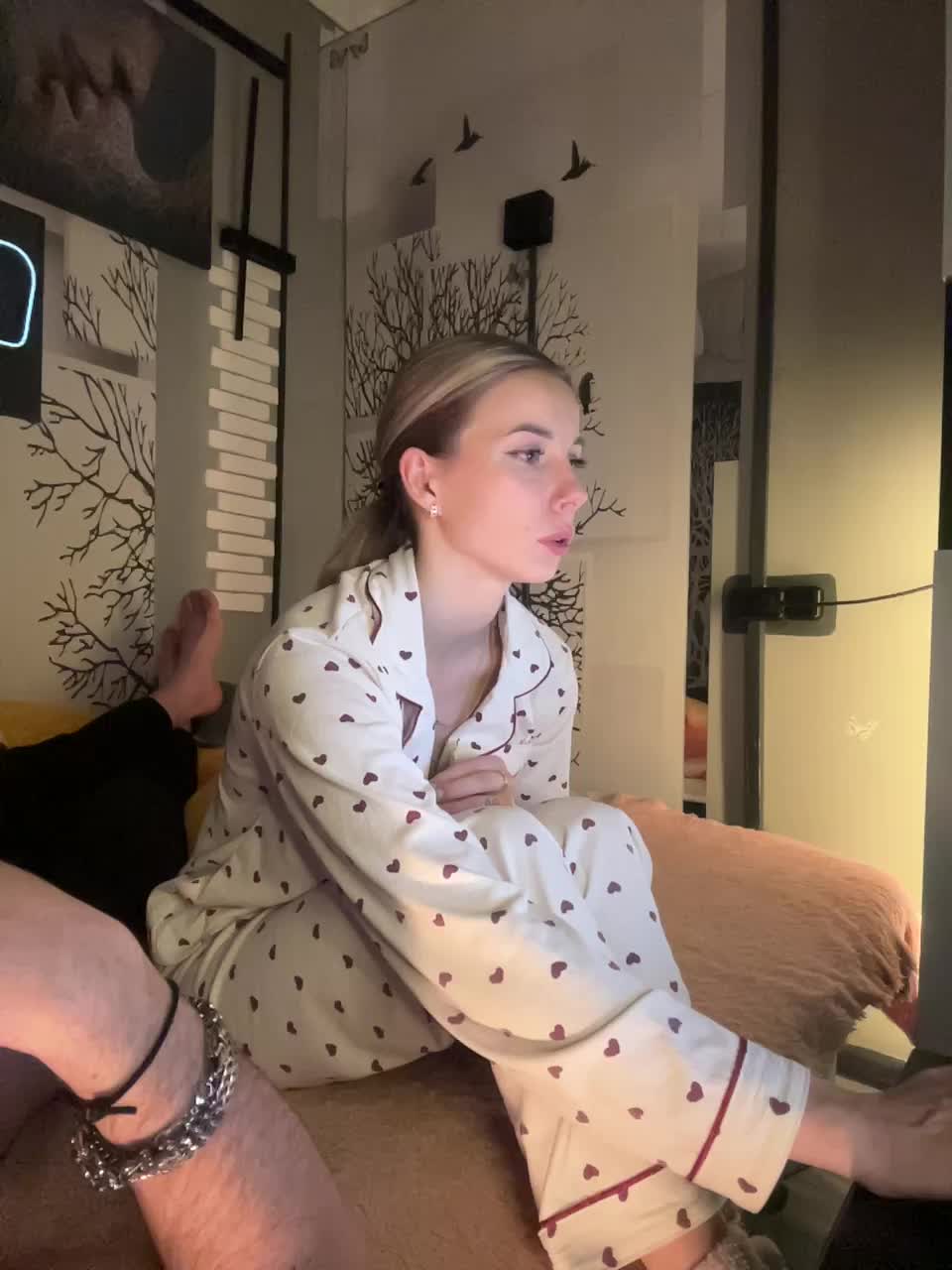 View or download file vik1one1 on 2024-11-13 from bongacams