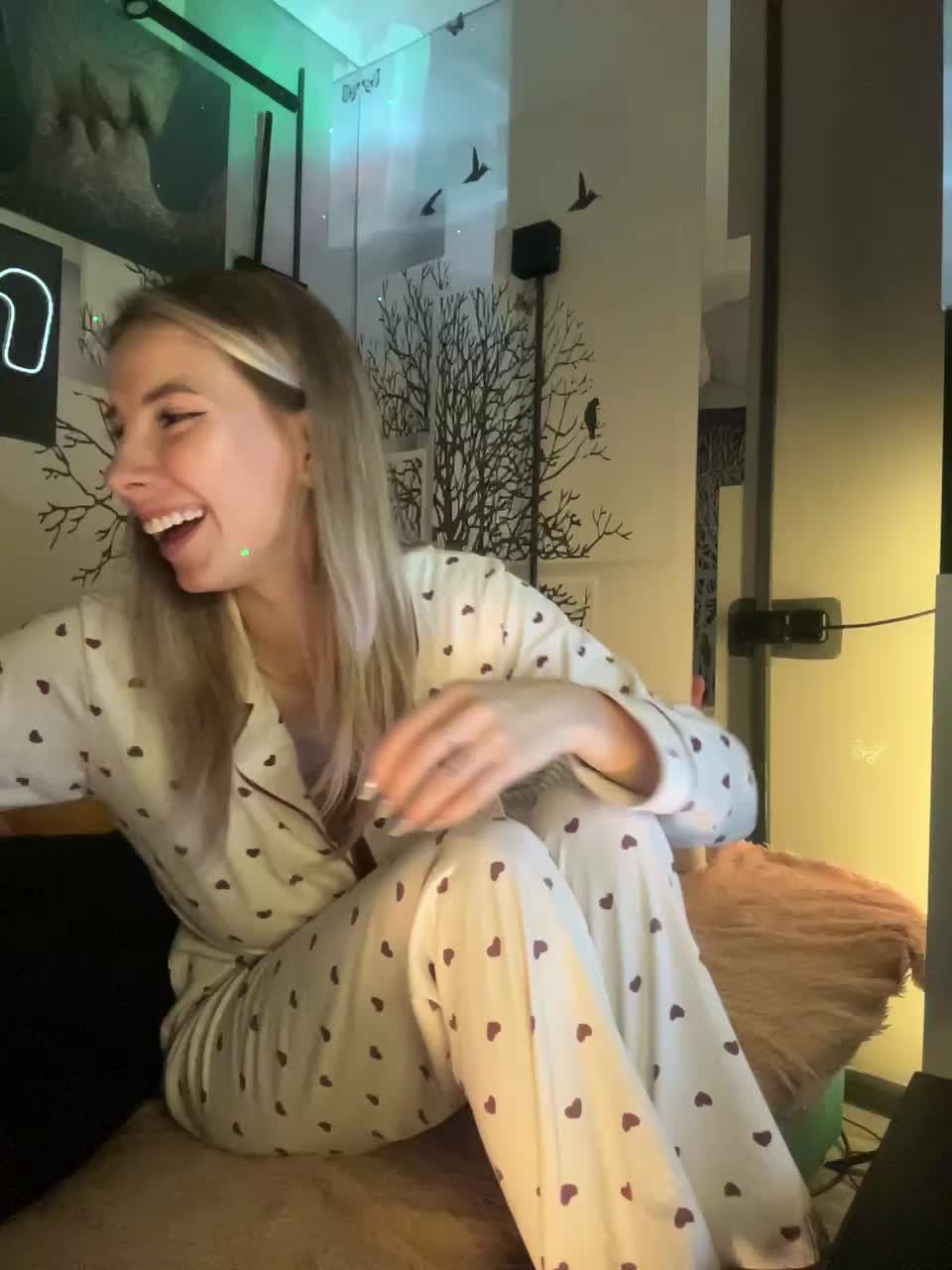 View or download file vik1one1 on 2024-11-14 from bongacams