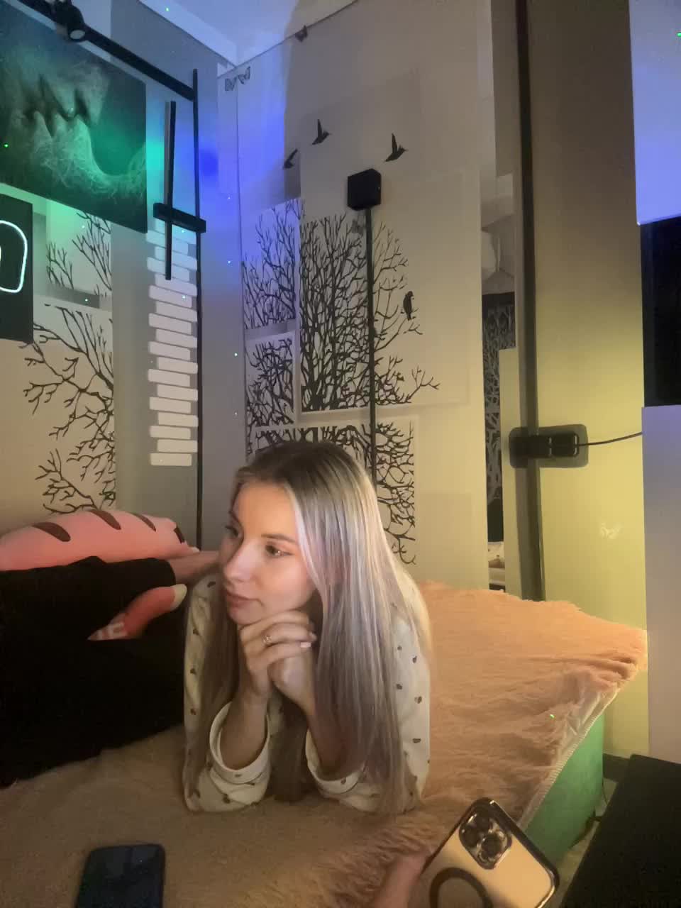 View or download file vik1one1 on 2024-11-16 from bongacams