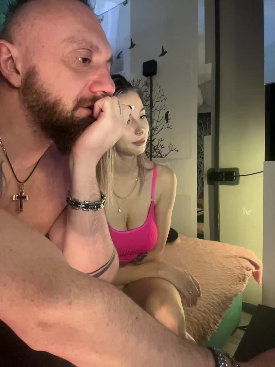 View or download file vik1one1 on 2024-11-17 from bongacams