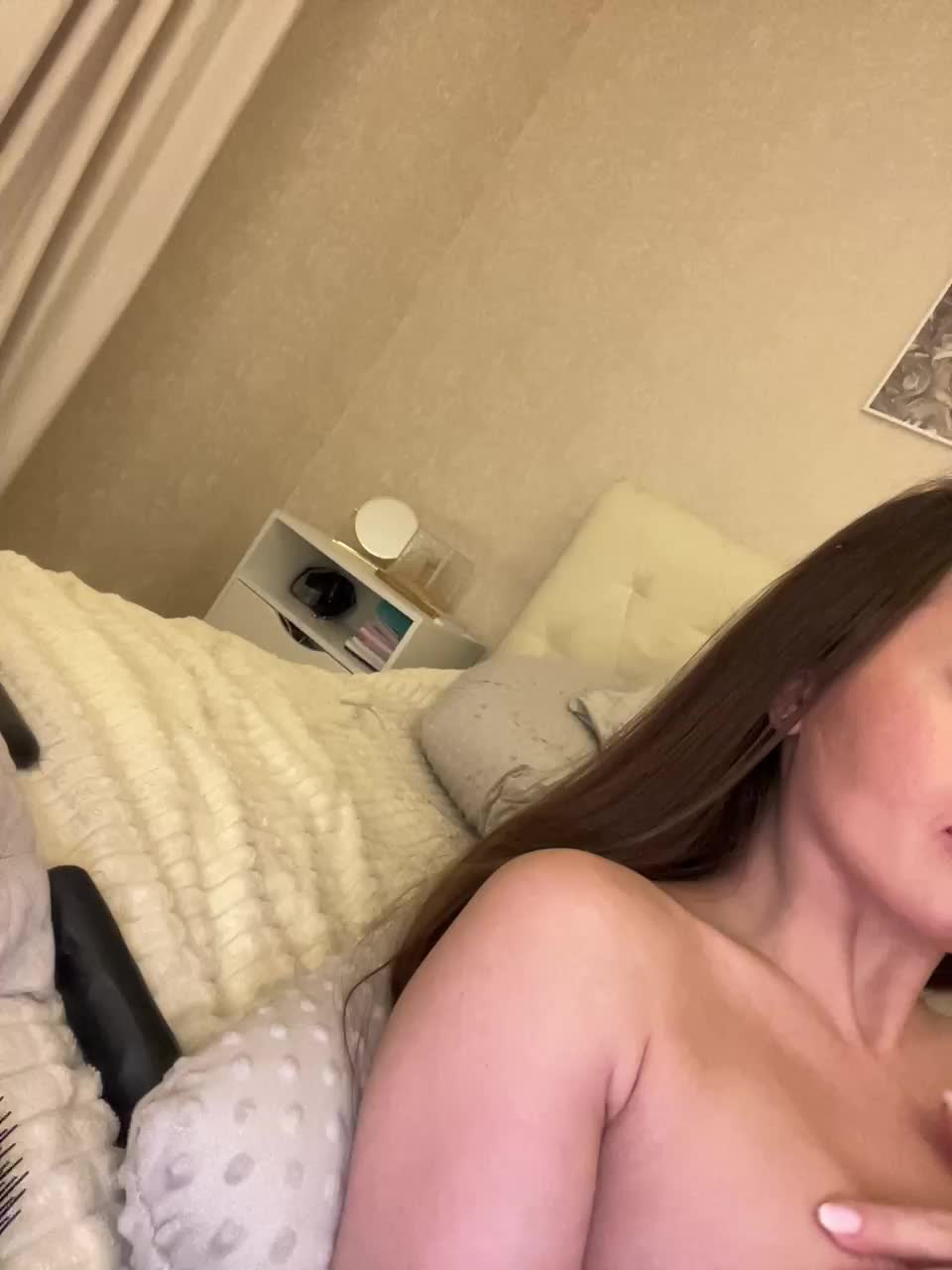 View or download file bloomjuliette on 2024-11-18 from bongacams