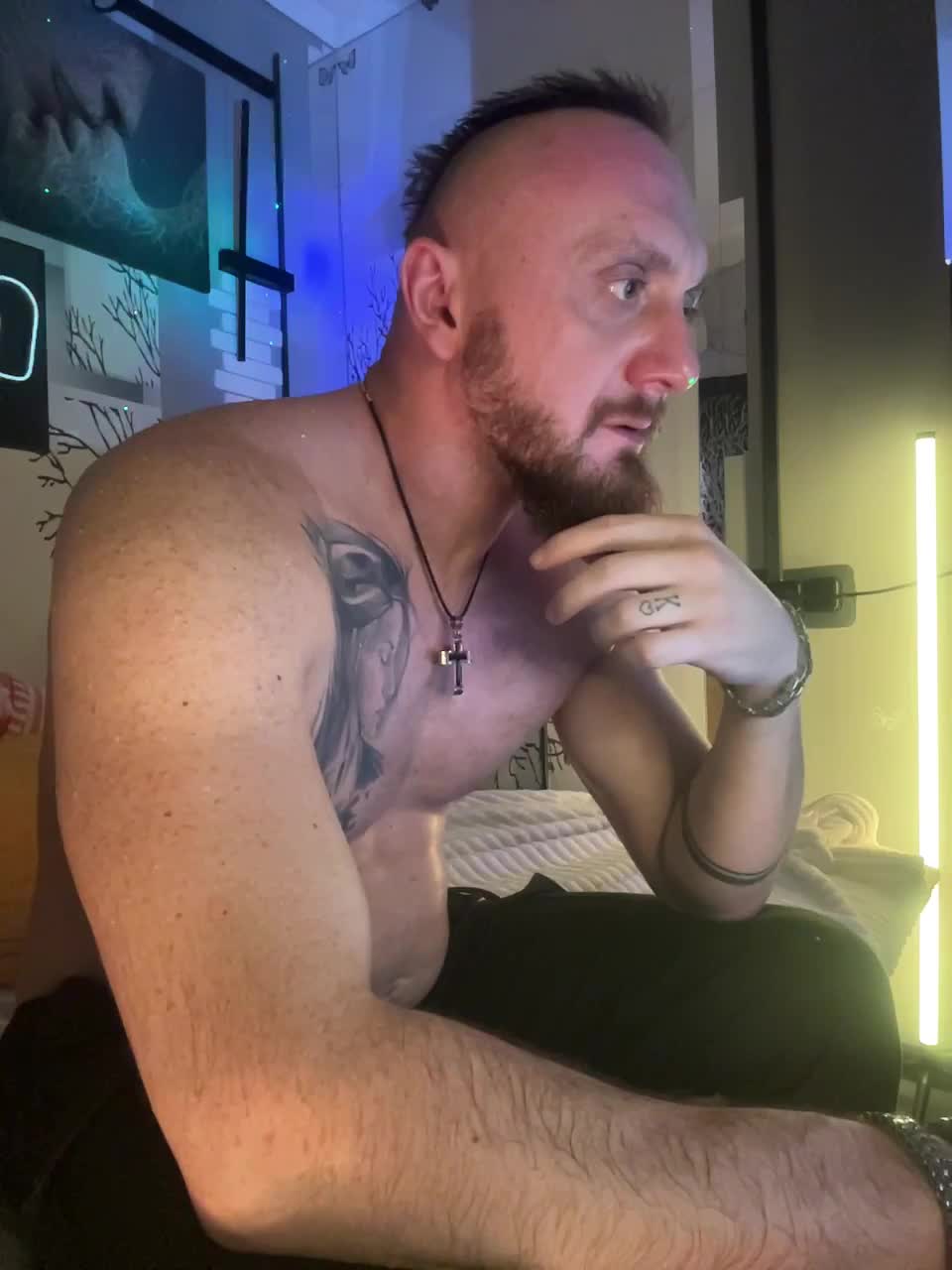 View or download file vik1one1 on 2024-11-20 from bongacams