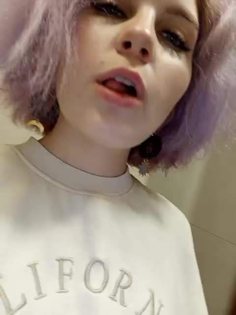 View or download file marie_outdoor on 2024-11-21 from bongacams