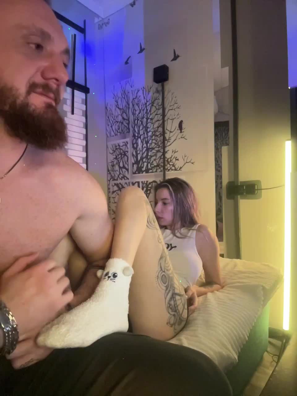 View or download file vik1one1 on 2024-11-21 from bongacams