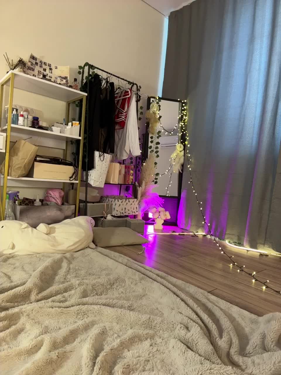 View or download file emmacrystall on 2024-11-23 from bongacams