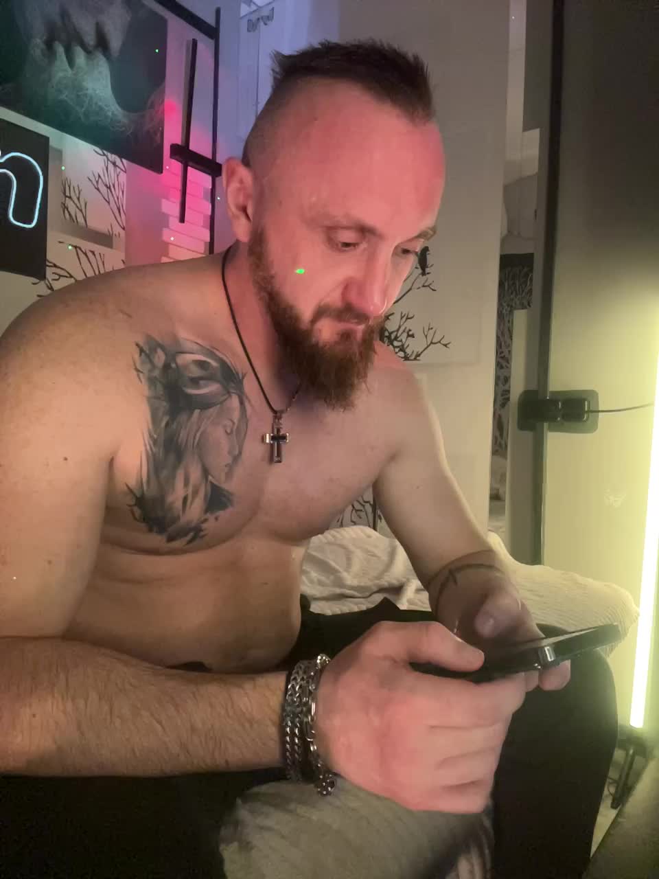 View or download file vik1one1 on 2024-11-23 from bongacams