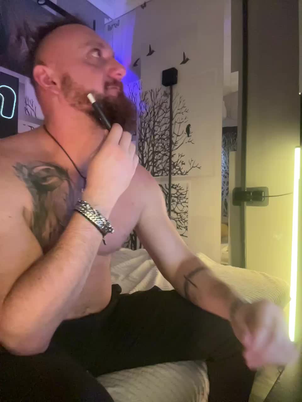 View or download file vik1one1 on 2024-11-24 from bongacams