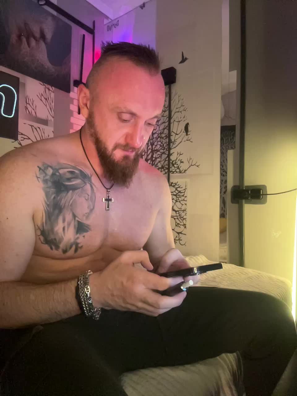 View or download file vik1one1 on 2024-11-25 from bongacams