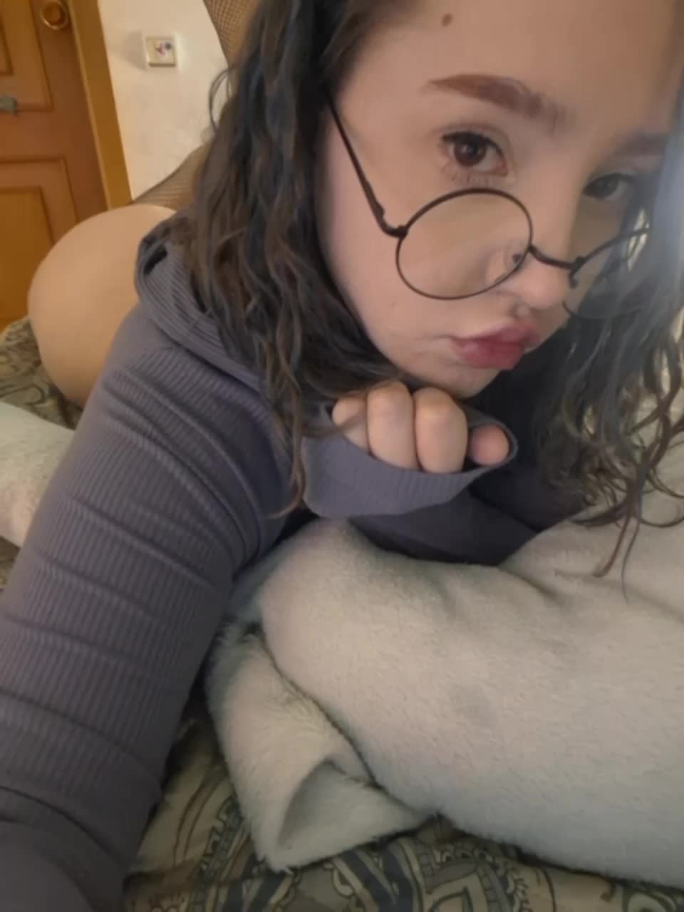 View or download file littledelora on 2024-11-26 from bongacams