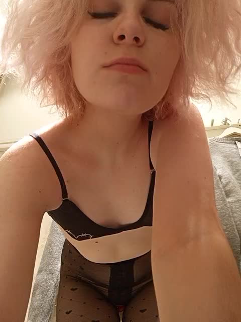 View or download file marie_outdoor on 2024-12-02 from bongacams