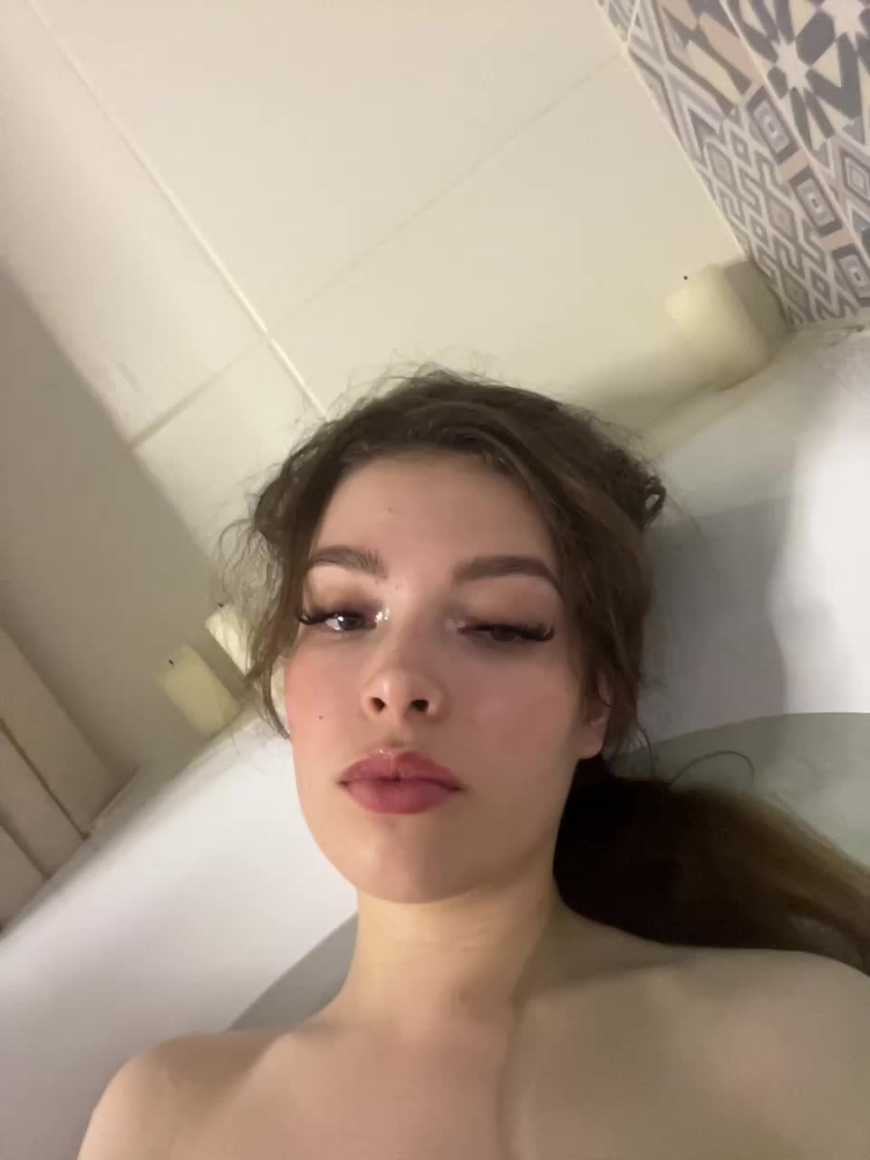 View or download file ladyemily on 2024-12-03 from bongacams