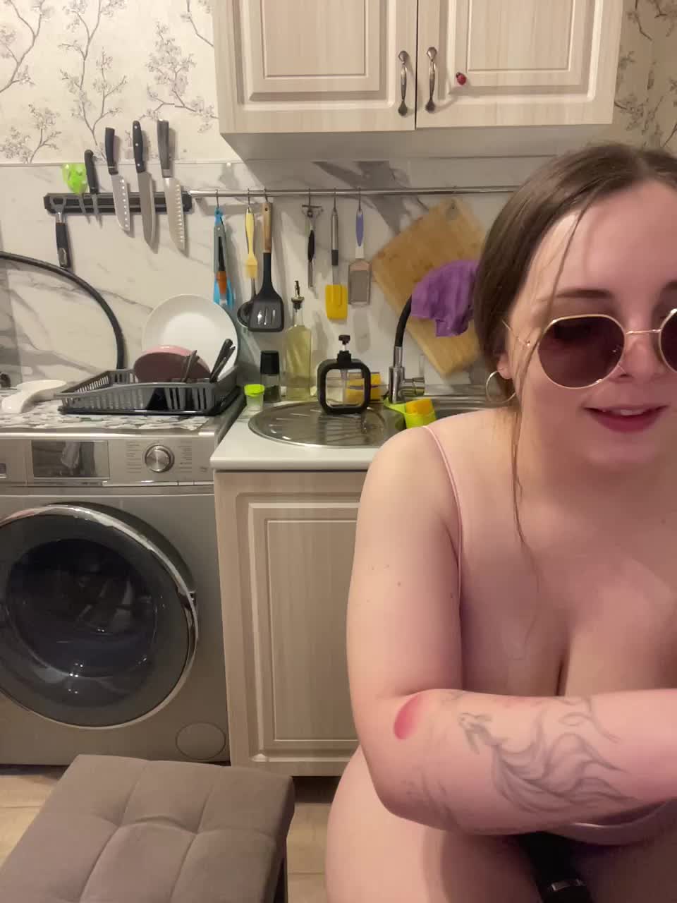 View or download file red_rooms on 2024-12-06 from bongacams