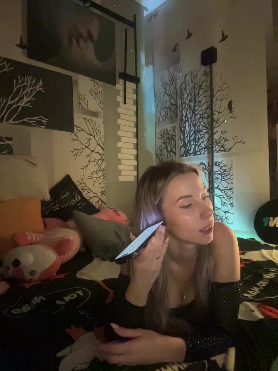 View or download file vik1one1 on 2024-12-06 from bongacams